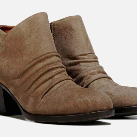 NEW BORN B.O.C TAUPE ANKLE BOOTS WOMEN  Z37017 BOOTIES STACKED HEEL ZIP SIDE - Picture 3 of 6